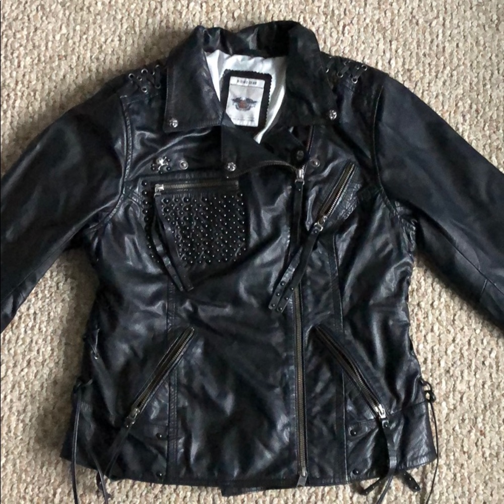 Harley Davidson black leather jacket.